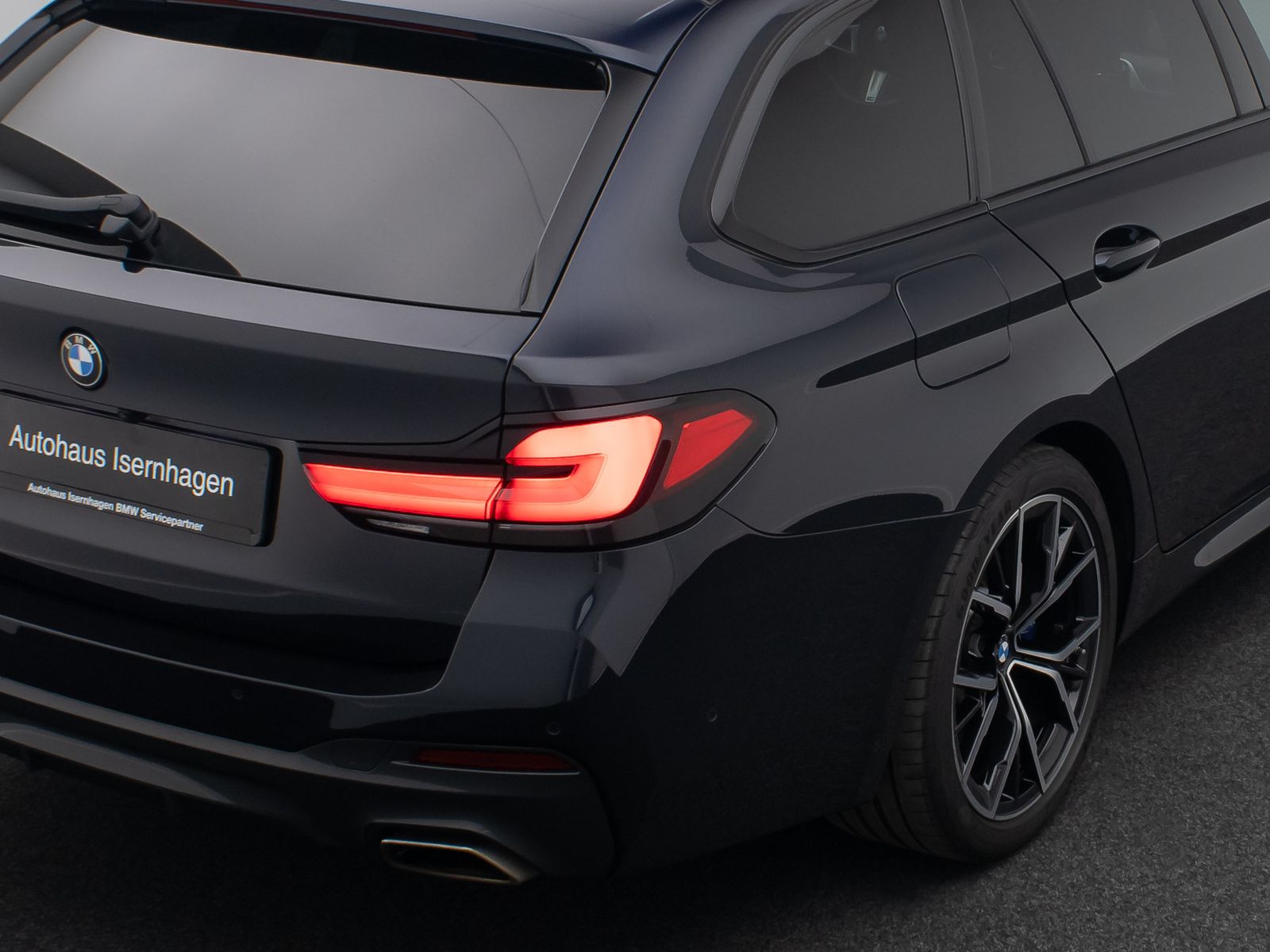 Fahrzeugabbildung BMW 530d  M Sport HUD DAB 4*Klima Laser Kamera Pano