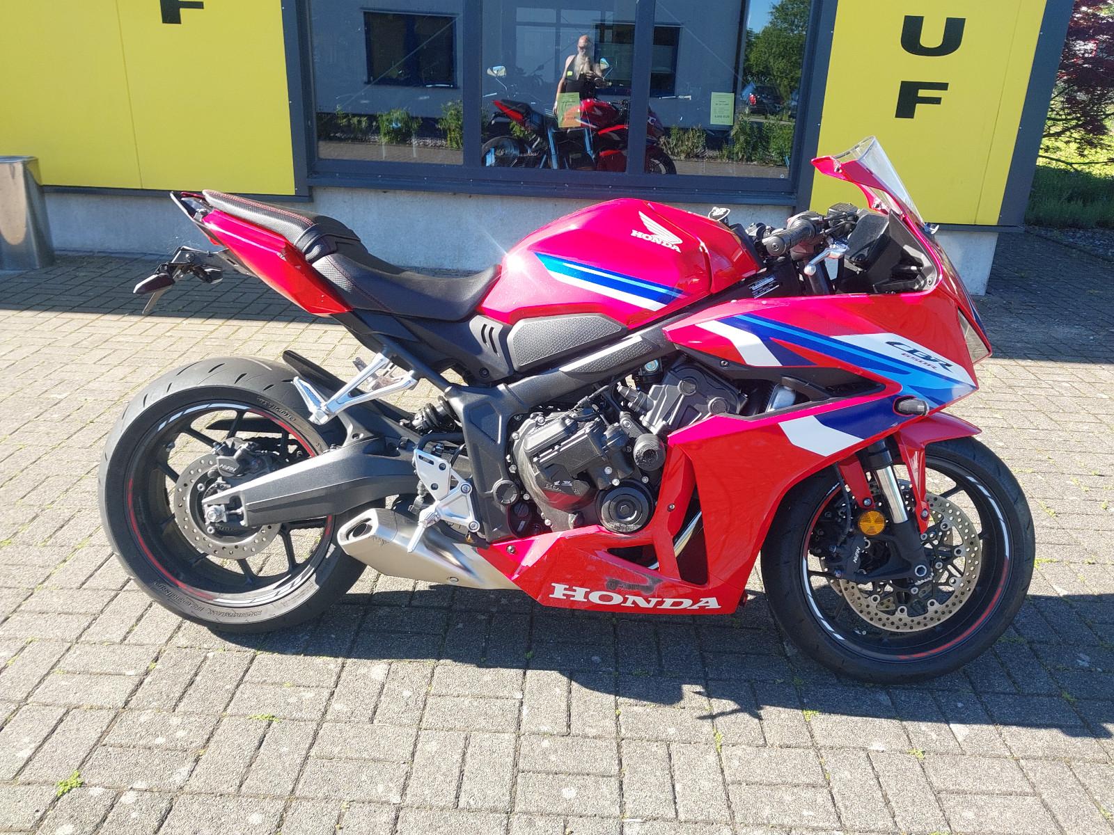 Honda CBR 650 R  E-Clutch
