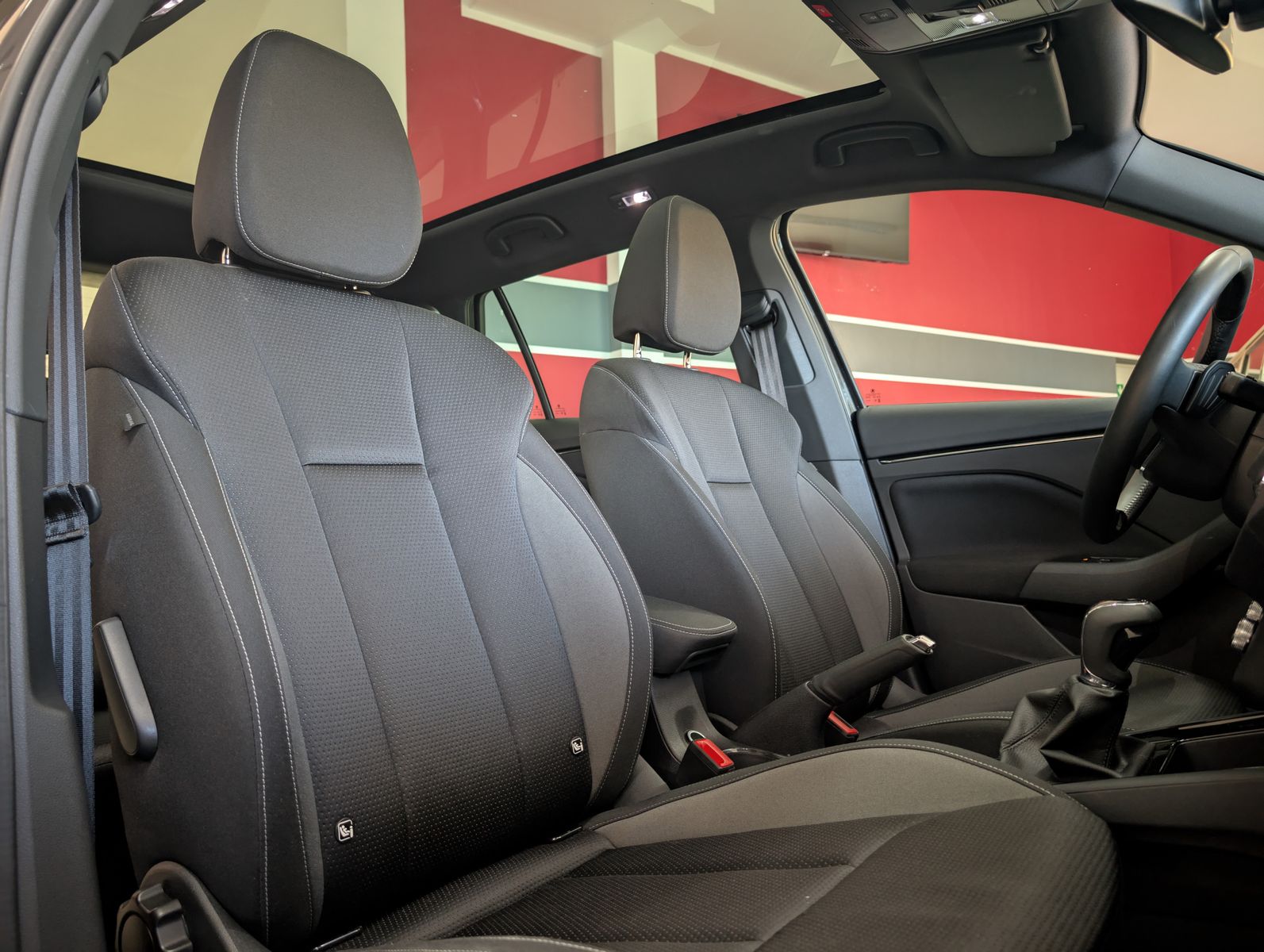 Fahrzeugabbildung SKODA Kamiq Tour 1,0TSI PANORAMA LED SHZ KAM APPLINK