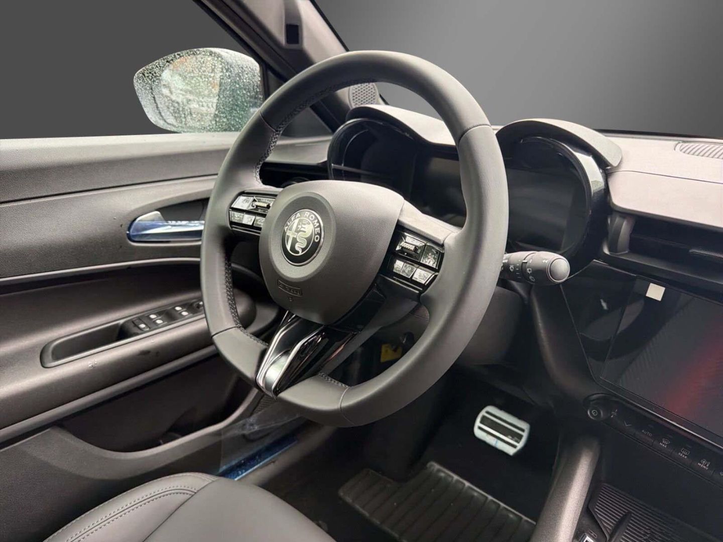 Fahrzeugabbildung Alfa Romeo Junior Elettrica TI -Technologie-Panorama-Wärmep