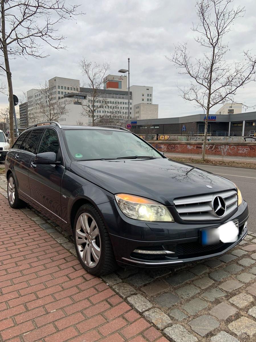 Mercedes-Benz 220, 2011