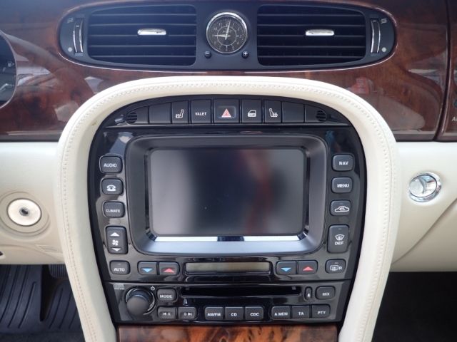 Fahrzeugabbildung Jaguar XJ 3.5 V8 Luftfederung AD Navi Memory Sitze Xeno