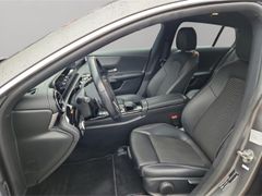 MERCEDES-BENZ CLA 200 Shooting Brake Navi Digitales Cockpit LE