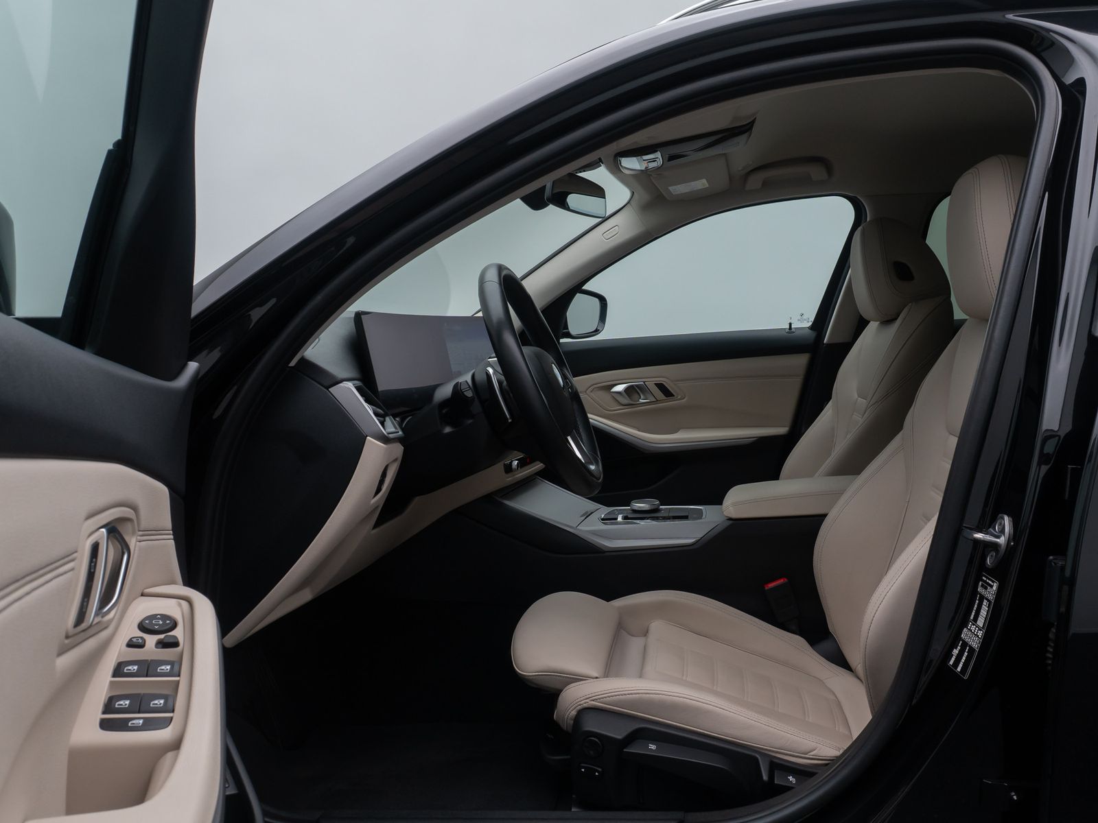 Fahrzeugabbildung BMW 318d GeschwindigReg DAB CockpitPlus Sportsitz