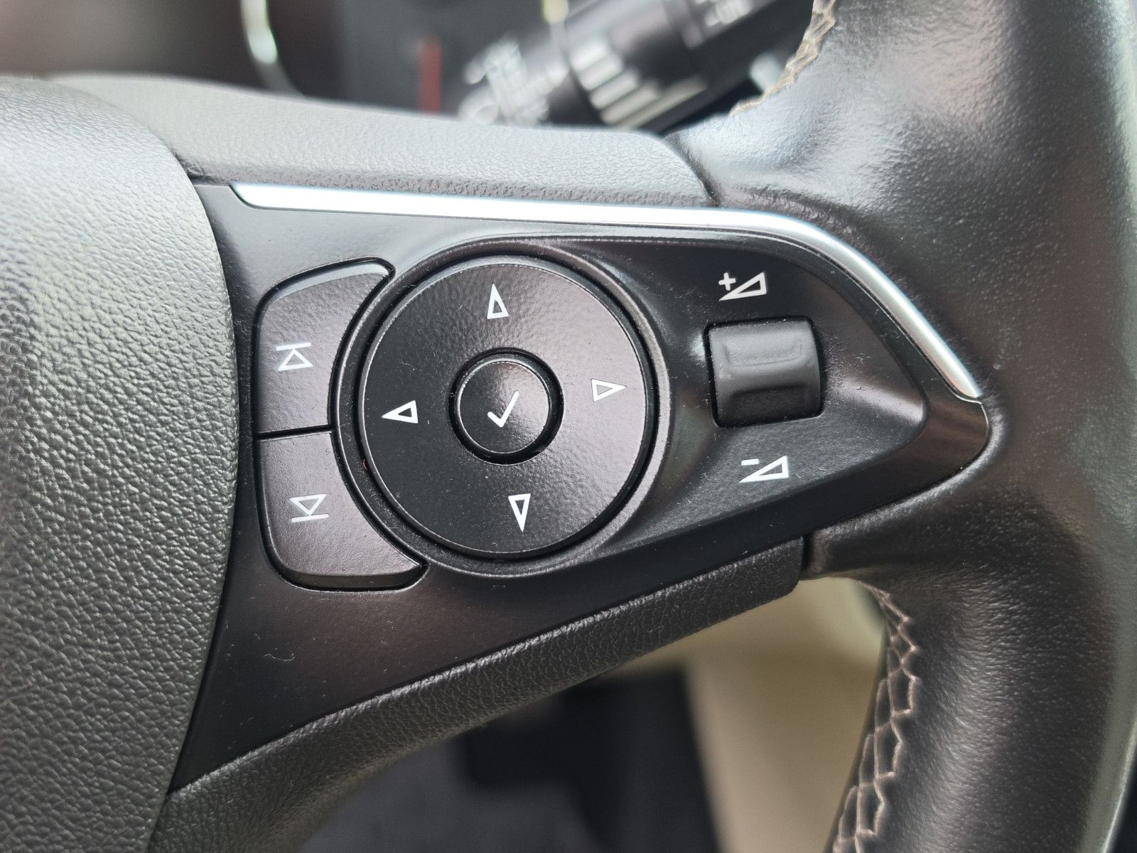 Fahrzeugabbildung Opel Insignia B Sports Tourer Business Innovation