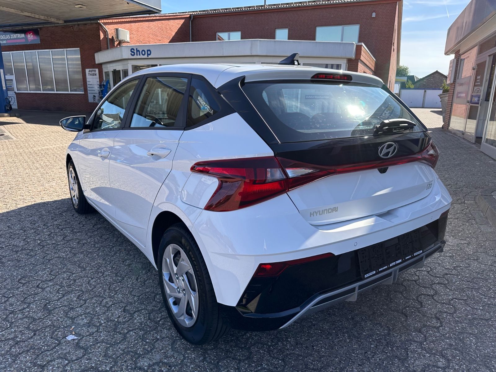 Fahrzeugabbildung Hyundai i20 1.0 T-GDI DCT Comfort APP/Navi/PDC/RFK/SHZG