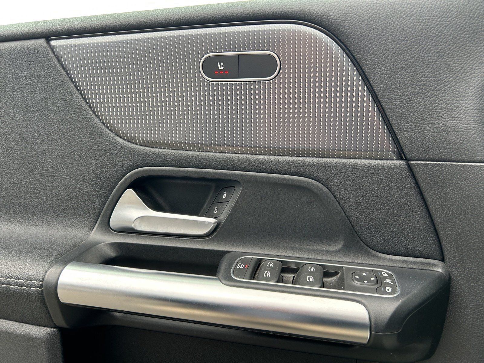Fahrzeugabbildung Mercedes-Benz B220 4M Progr NavPrem LED Busines SHZ Pano Kamra