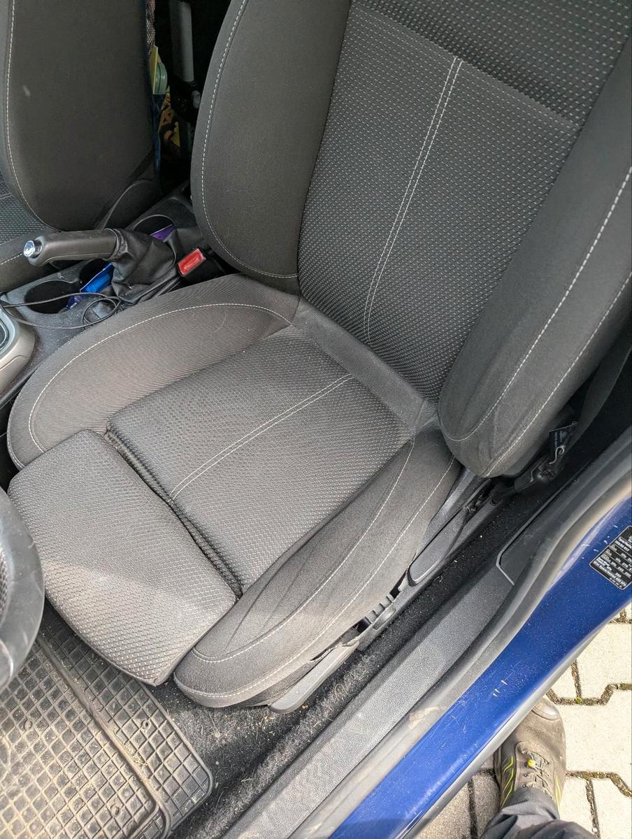 Opel Astra 2011 — photo 8