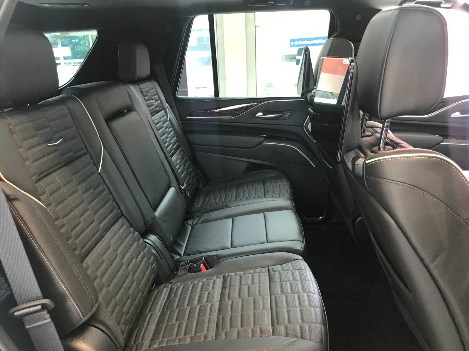 Fahrzeugabbildung Cadillac Escalade Sport Platinum 6.2 V8  4x4