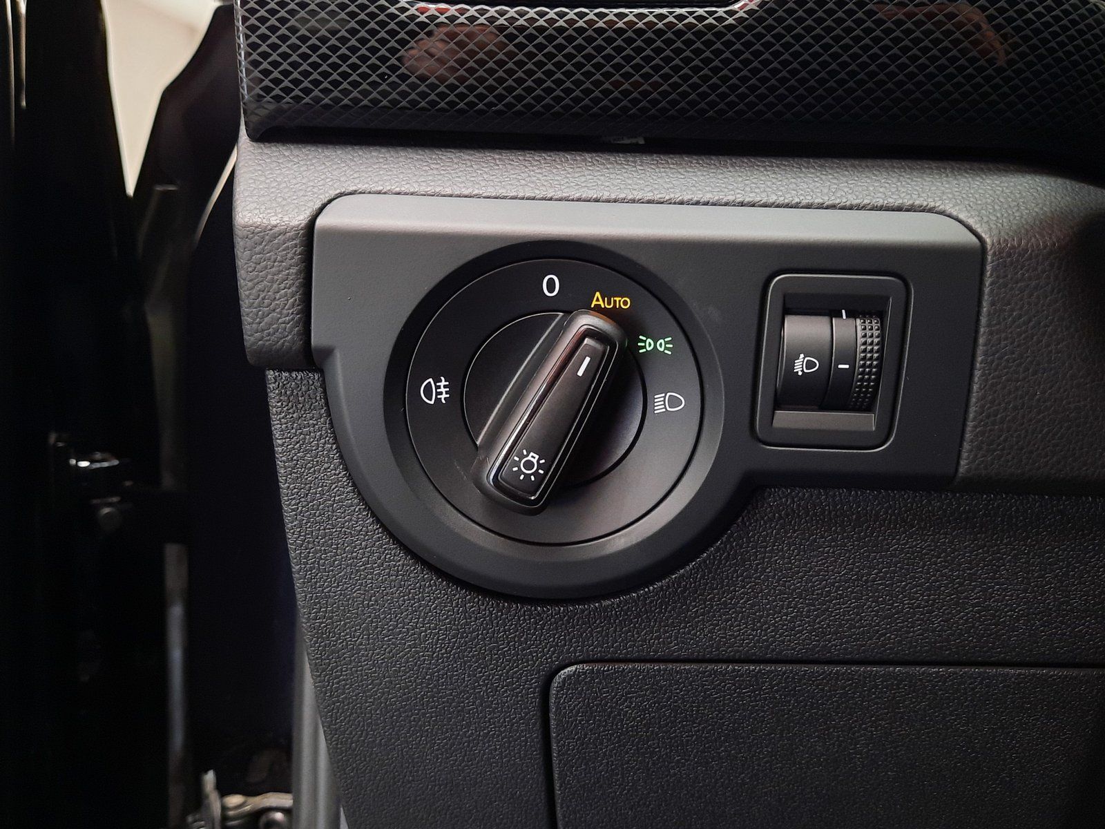 Fahrzeugabbildung Volkswagen T-Cross TSI Life *Navi*Cam*LED*PDC*Sitzhzg*AppC*