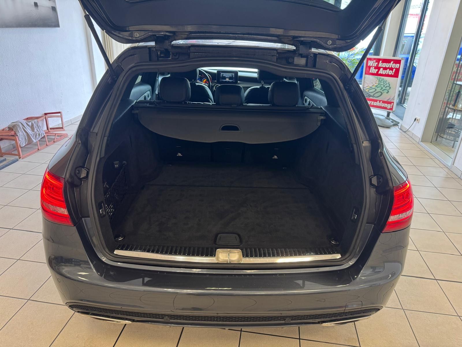 Fahrzeugabbildung Mercedes-Benz C 300 T-Modell/AMG LINE/PANORAMA/NAVI/BURMESTER