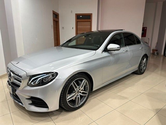 Image of Mercedes-Benz E 220