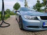 BMW 320i e90 - BMW 320 mit Benzin-Antrieb: Limousine, E90 320i