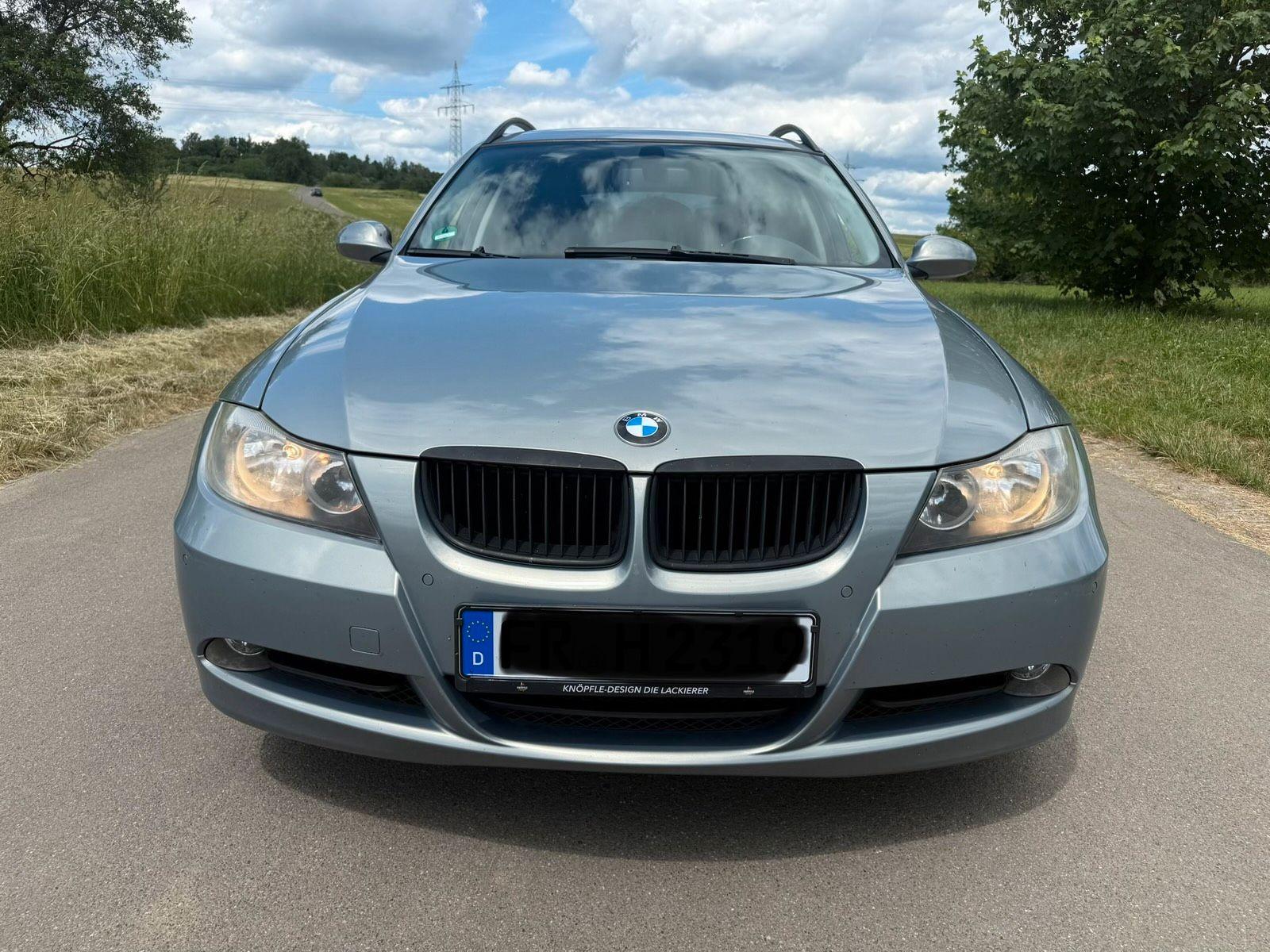 BMW 320 2006 — rear view