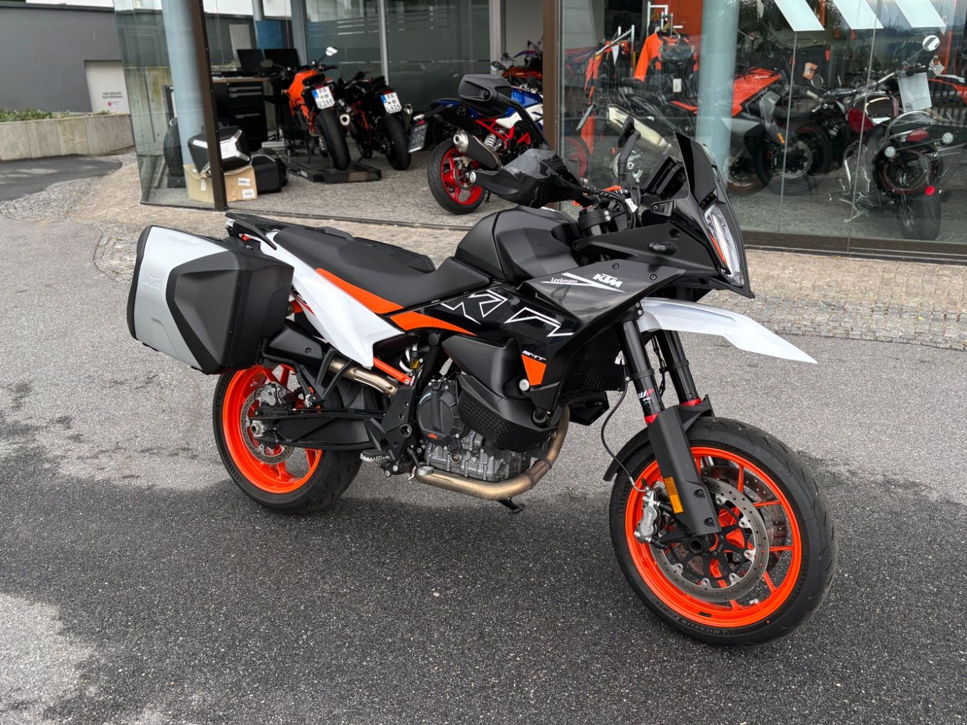Fahrzeugabbildung KTM 890 SMT Modell 2023 Quickshifter, 2x Koffer