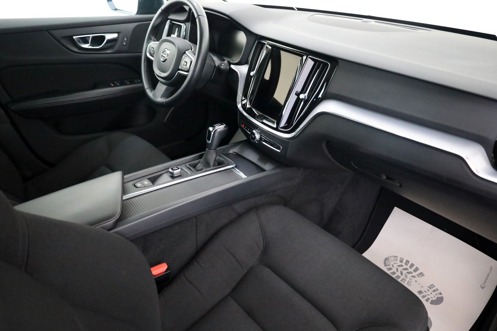Fahrzeugabbildung Volvo V60 Momentum Core,Navi,LED,DAB,PDC,AHK
