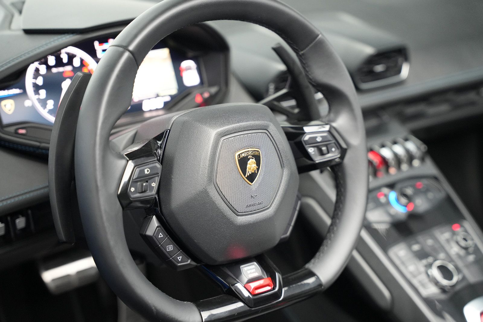 Fahrzeugabbildung Lamborghini Huracán/SPYDER/LIFT/KAMERA/LP610/KERAMIK/