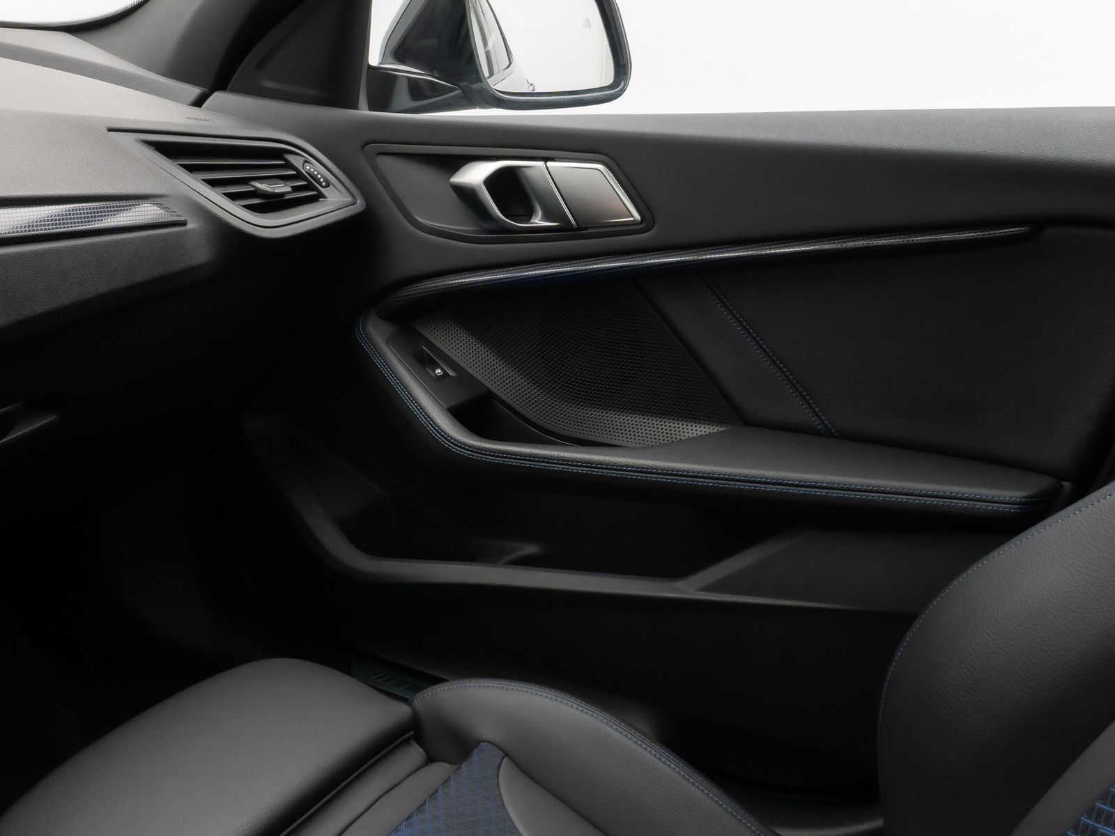 Fahrzeugabbildung BMW 120i M Sport Panorama PDC DAB Lenkrhzg Komfort