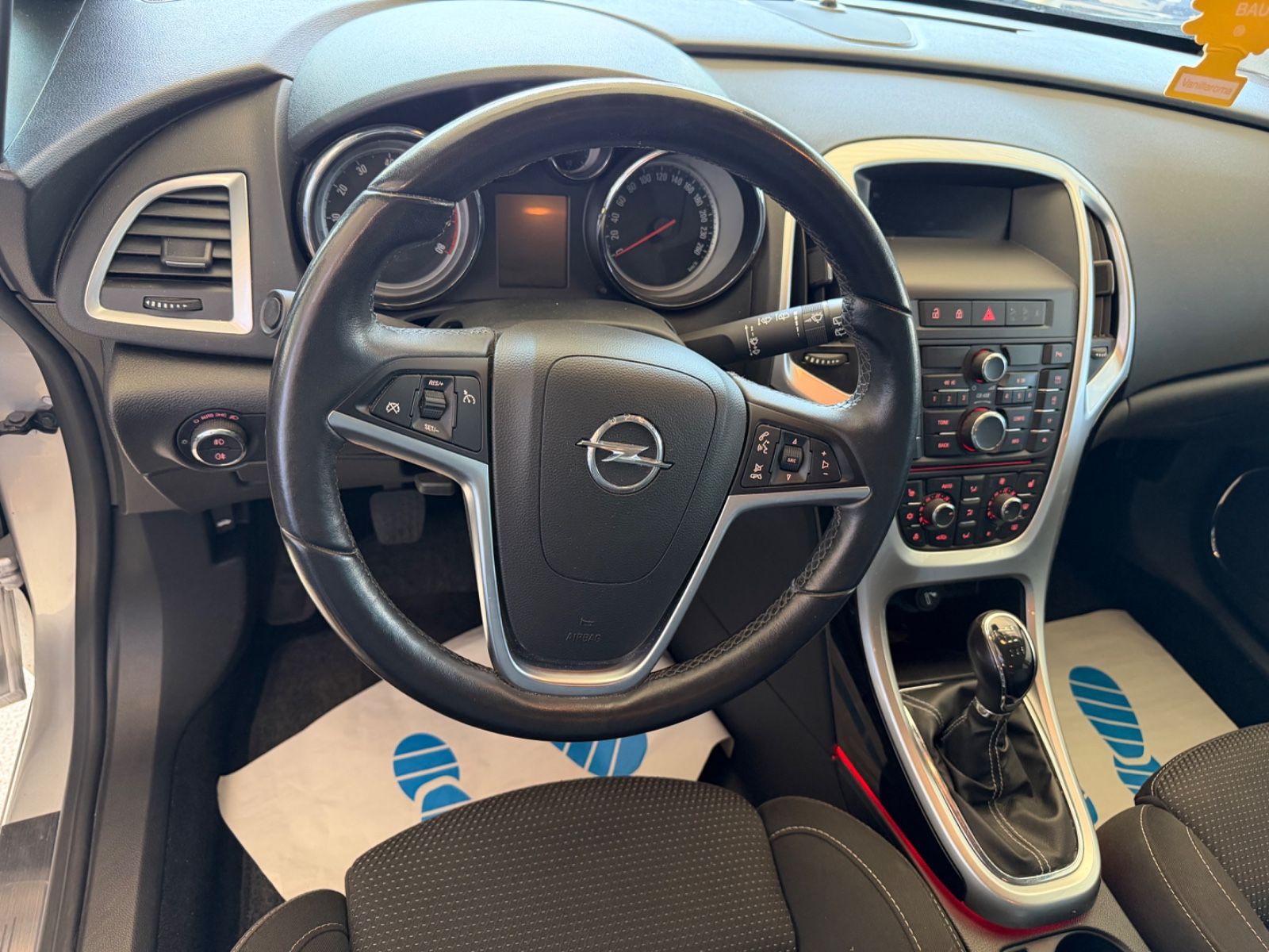 Fahrzeugabbildung Opel Astra J Lim. 5-trg. Sport