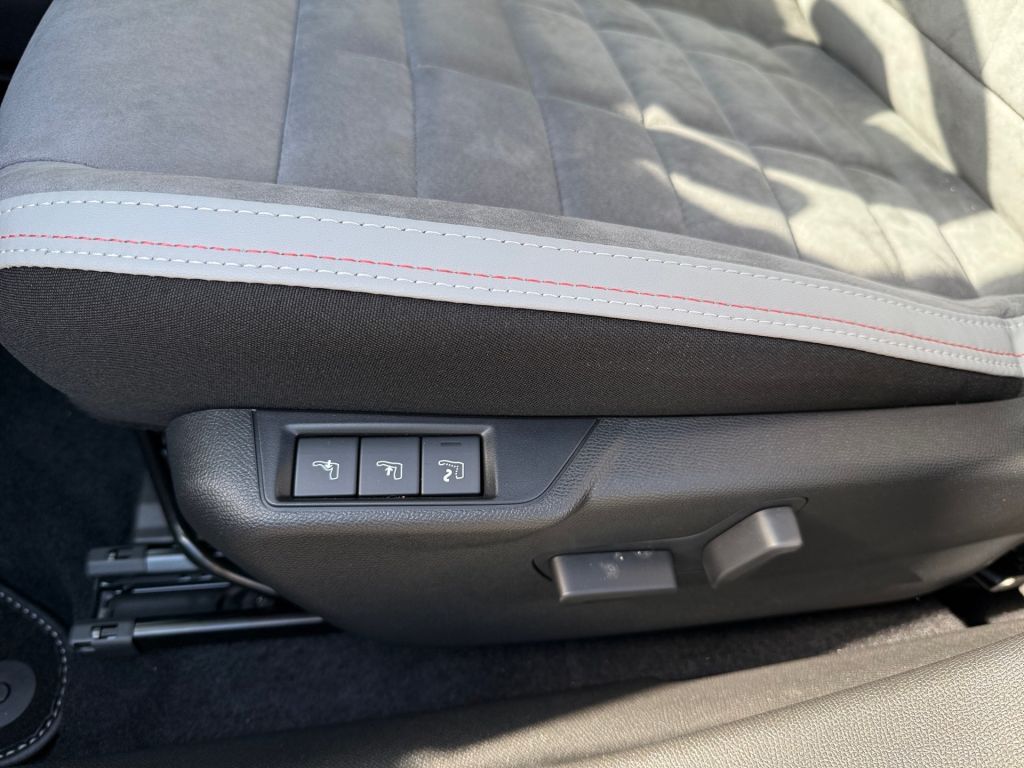 Fahrzeugabbildung Citroën C4 X Hybrid 145 MAX Vollausstattung