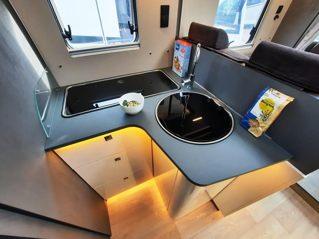 Fahrzeugabbildung Laika Kosmo L 409 Verfüg./Sparen Sie 16.592,- €