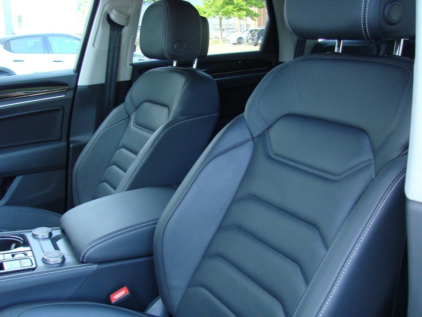 Volkswagen Touareg 3.0TDi Black Style 4M ACC LED AHK Luftfe