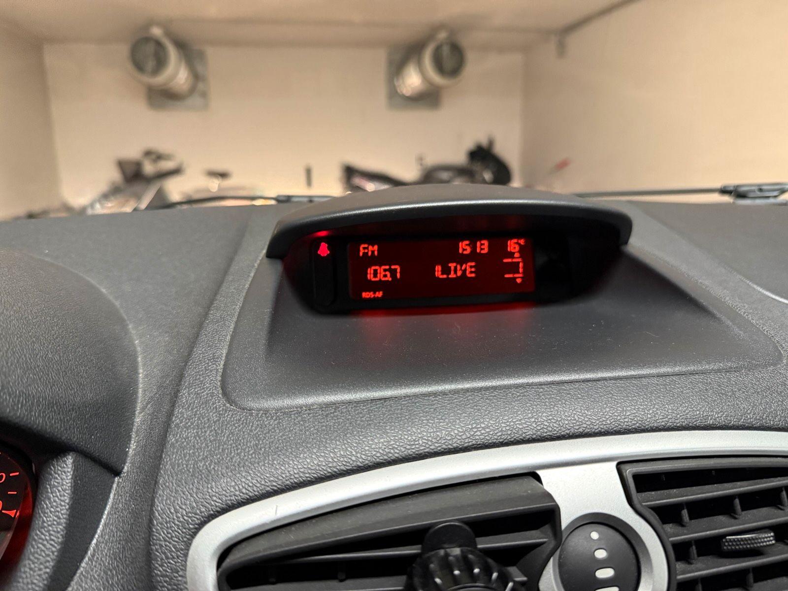 Renault Clio 2011 — photo 13