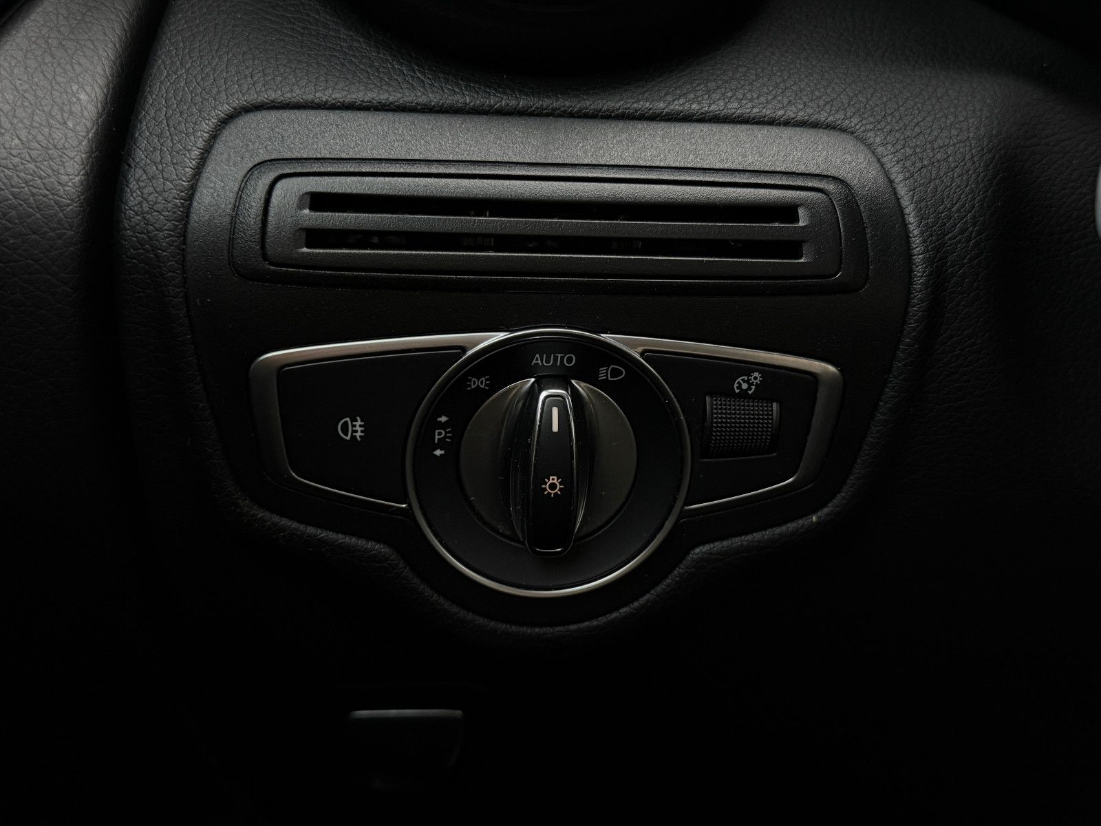 Fahrzeugabbildung Mercedes-Benz GLC 220d 4Matic 9G Exclusive GRA Nav LED SHZ PDC