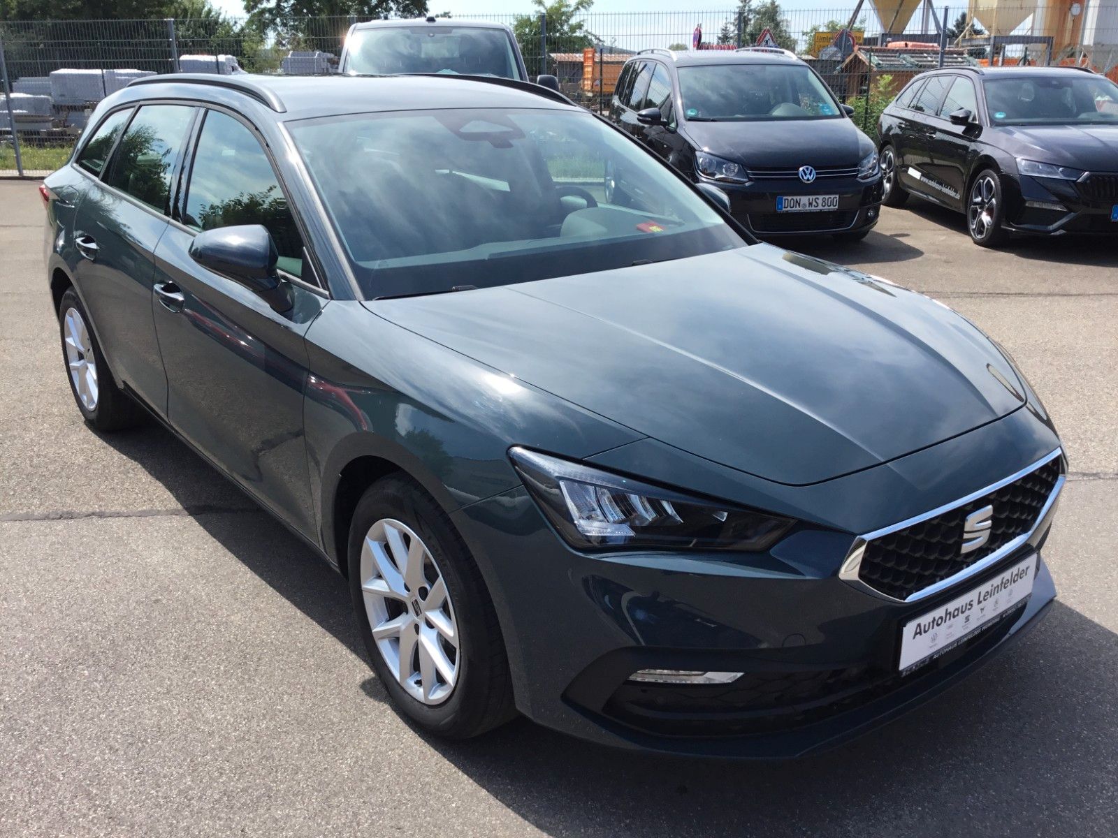 Fahrzeugabbildung SEAT Leon 1.5 eTSI Style DSG Sportstourer+LED+ACC+AHK