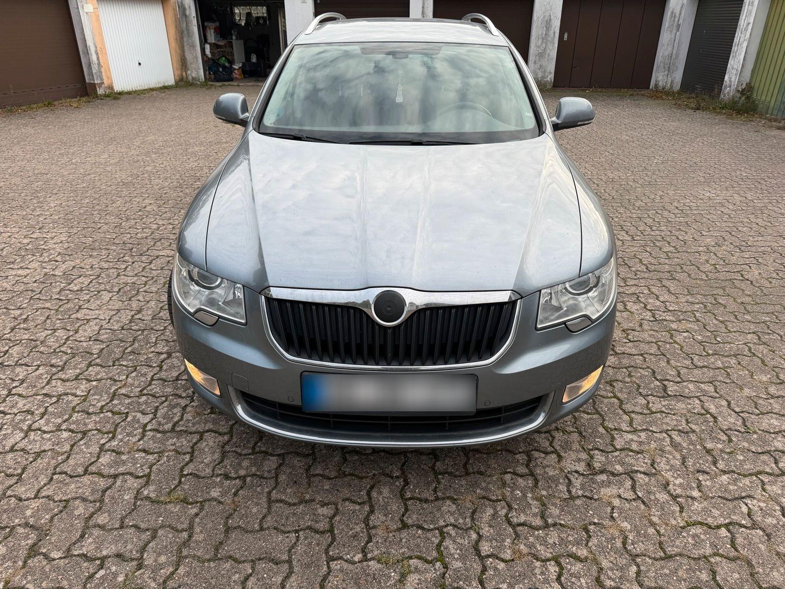 Skoda Superb 2012 — interior
