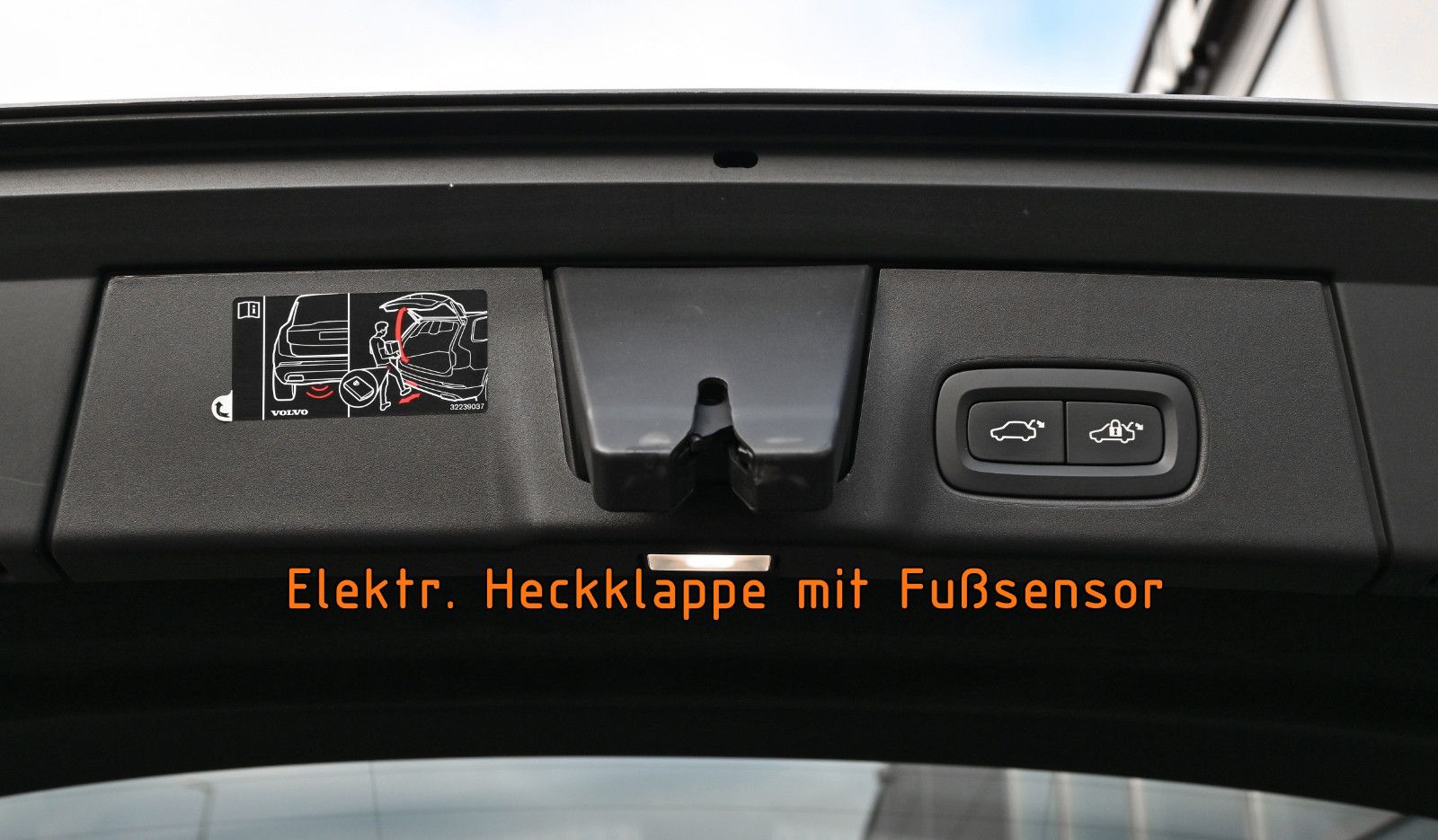 Fahrzeugabbildung Volvo V90 T8 AWD Rech R-DESIGN °ACC°AHK°FOUR-C°360°HUD