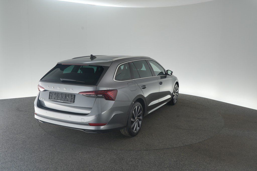 Skoda Octavia Combi 2.0 TDI DSG Style Matrix AHK ACC imagem 2