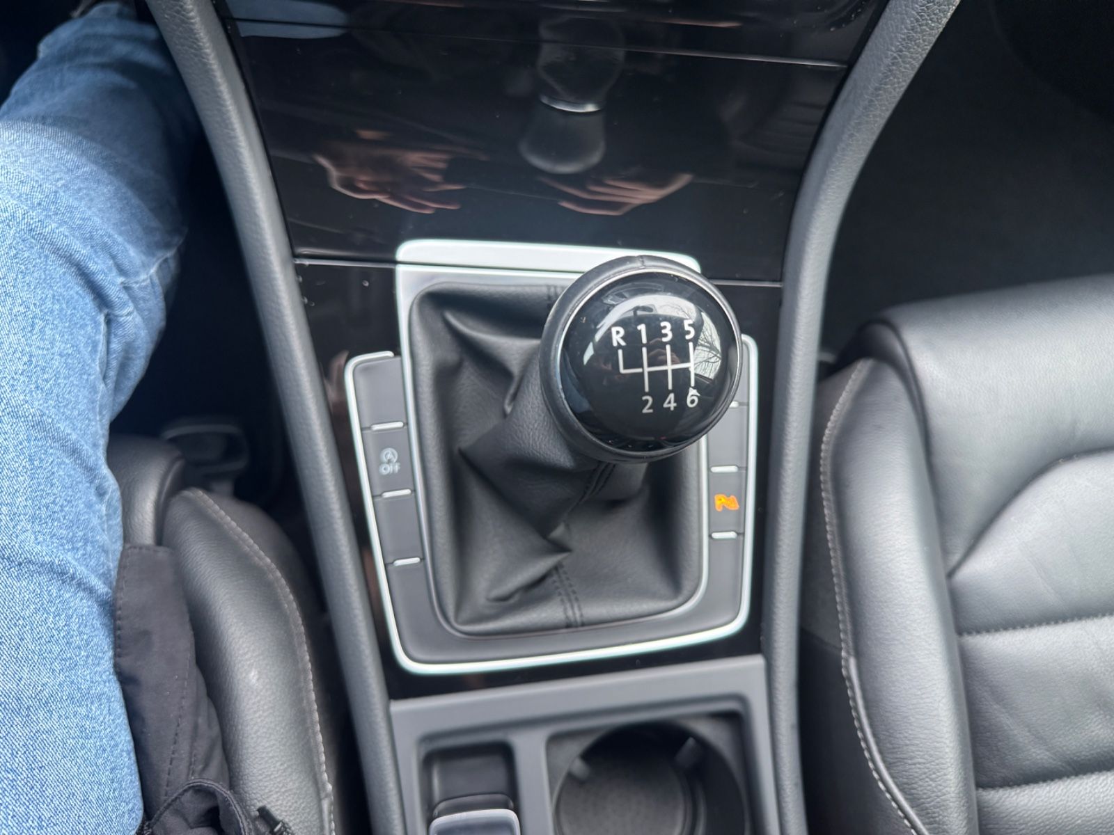 Fahrzeugabbildung Volkswagen Golf VII Lim. Highline BMT Leder+Bluetooth+Xenon