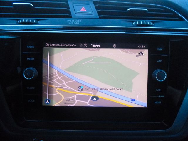 Fahrzeugabbildung Volkswagen Touran 2.0 TDI Comfortline>AUT/AHK/ACC/PDC/SHZ<