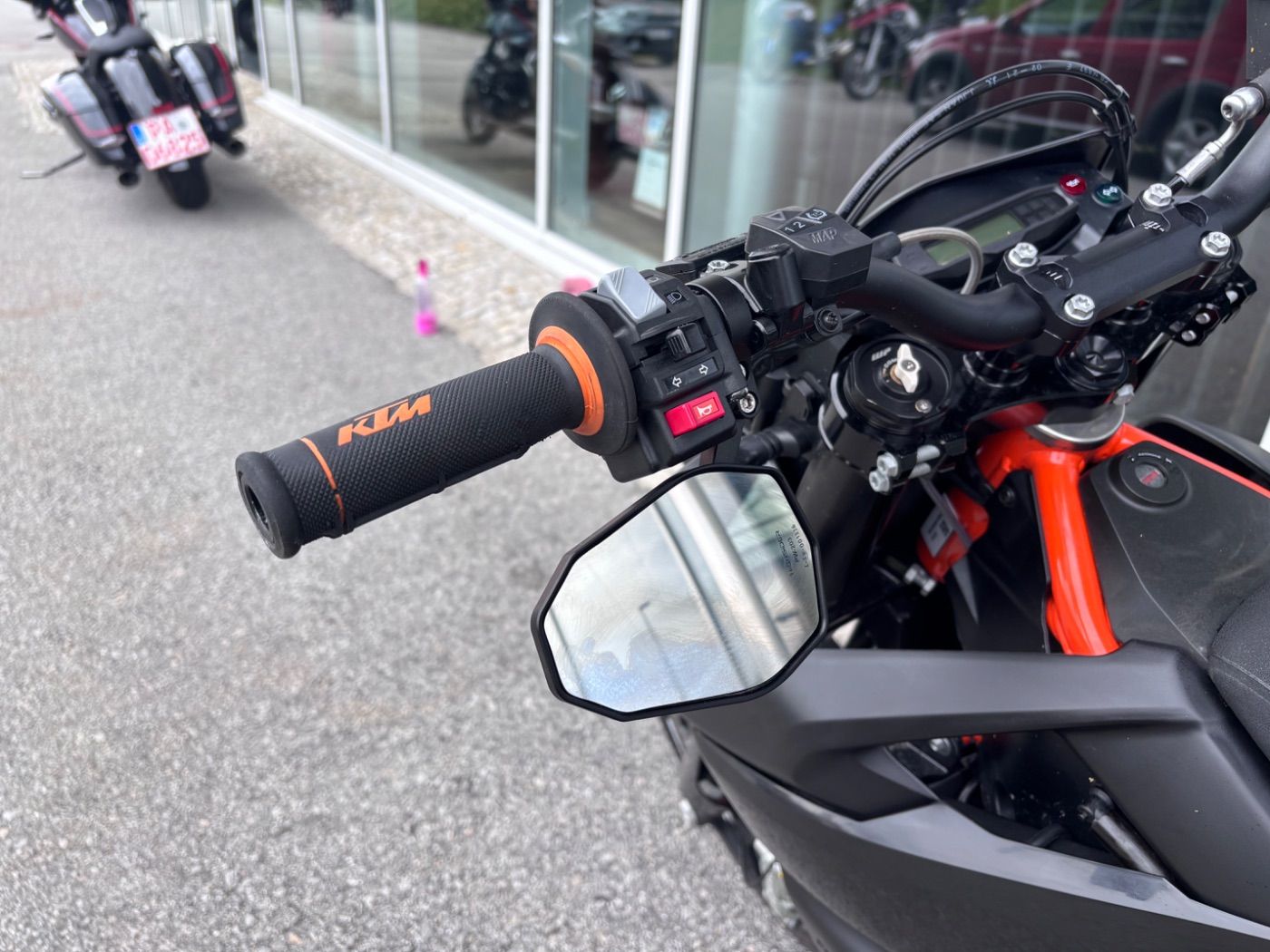 Fahrzeugabbildung KTM 690 SMC R, Sportauspuff, Lenkerendspiegel QS, LE