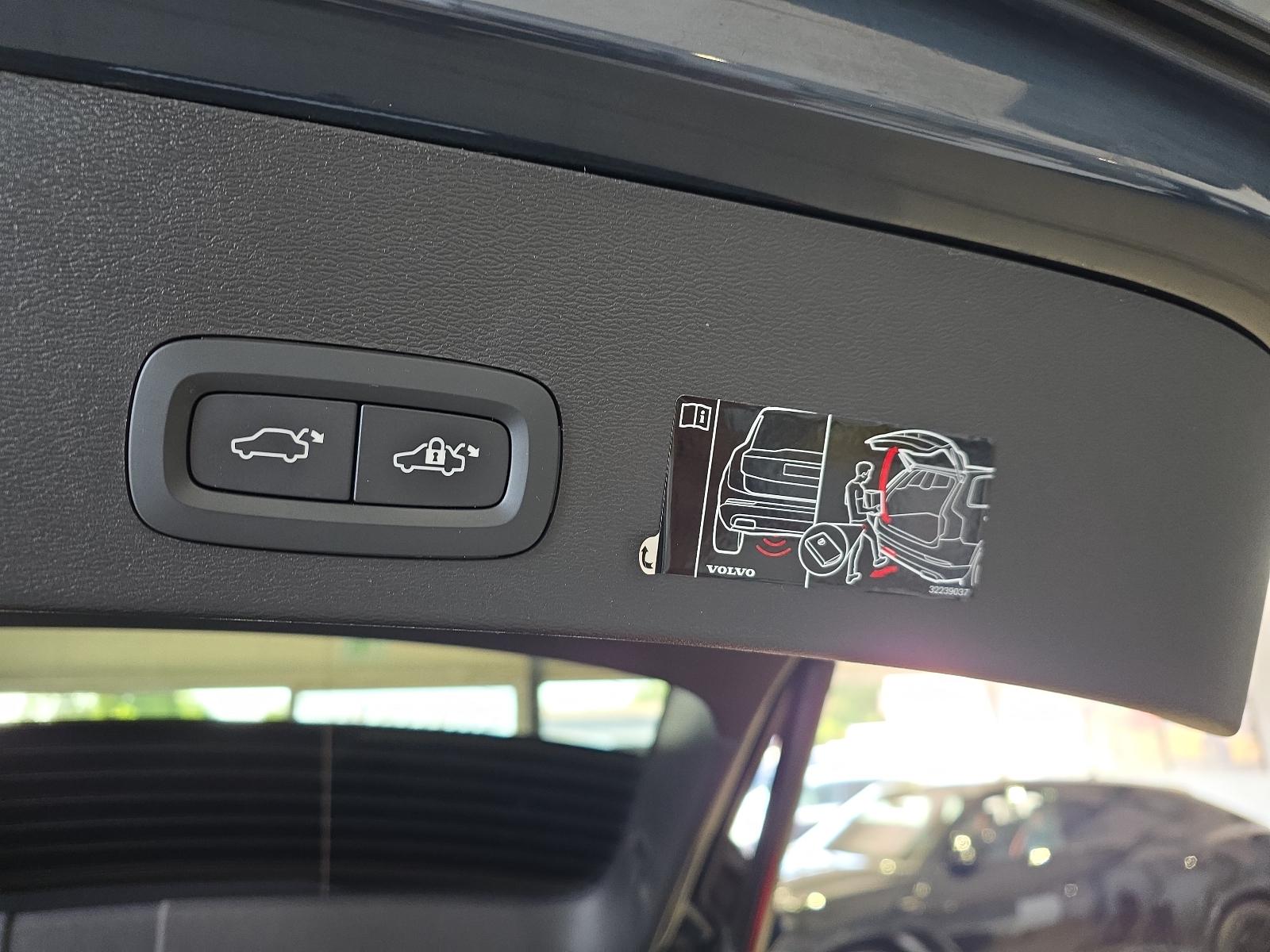 Volvo XC40 T3 Momentum Pro ACC BLIS AHK Kamera LED SHZ