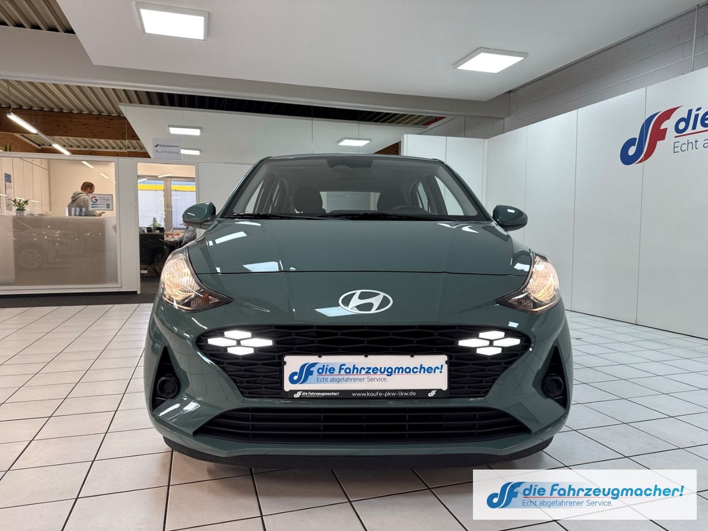 Fahrzeugabbildung Hyundai i10 Trend Navi Apple CarPlay Android Auto Musiks
