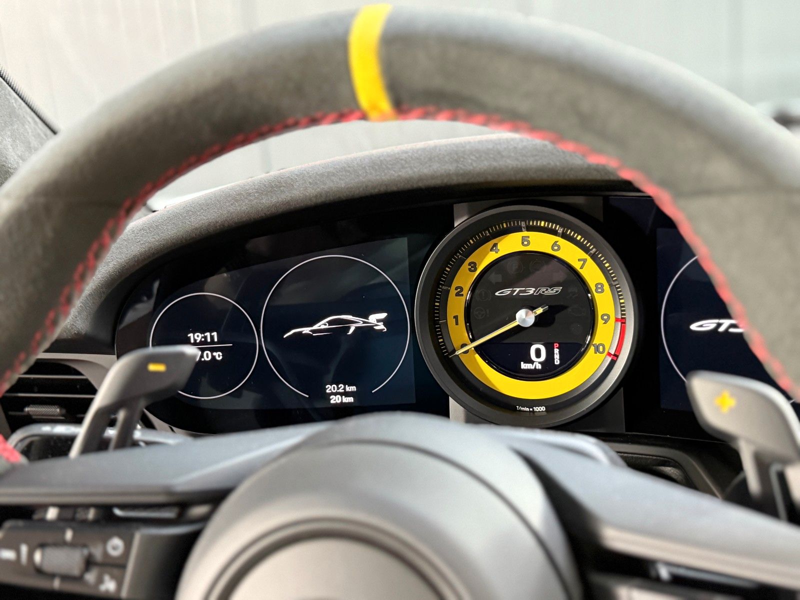 Fahrzeugabbildung Porsche 992 GT3RS + Weissach + PCCB + Clubsport + Magnes