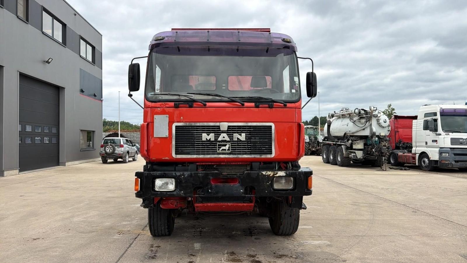MAN 35.402 (8X6 / 3 PONTS / LAMES / BIG AXLE / 6 CYL
