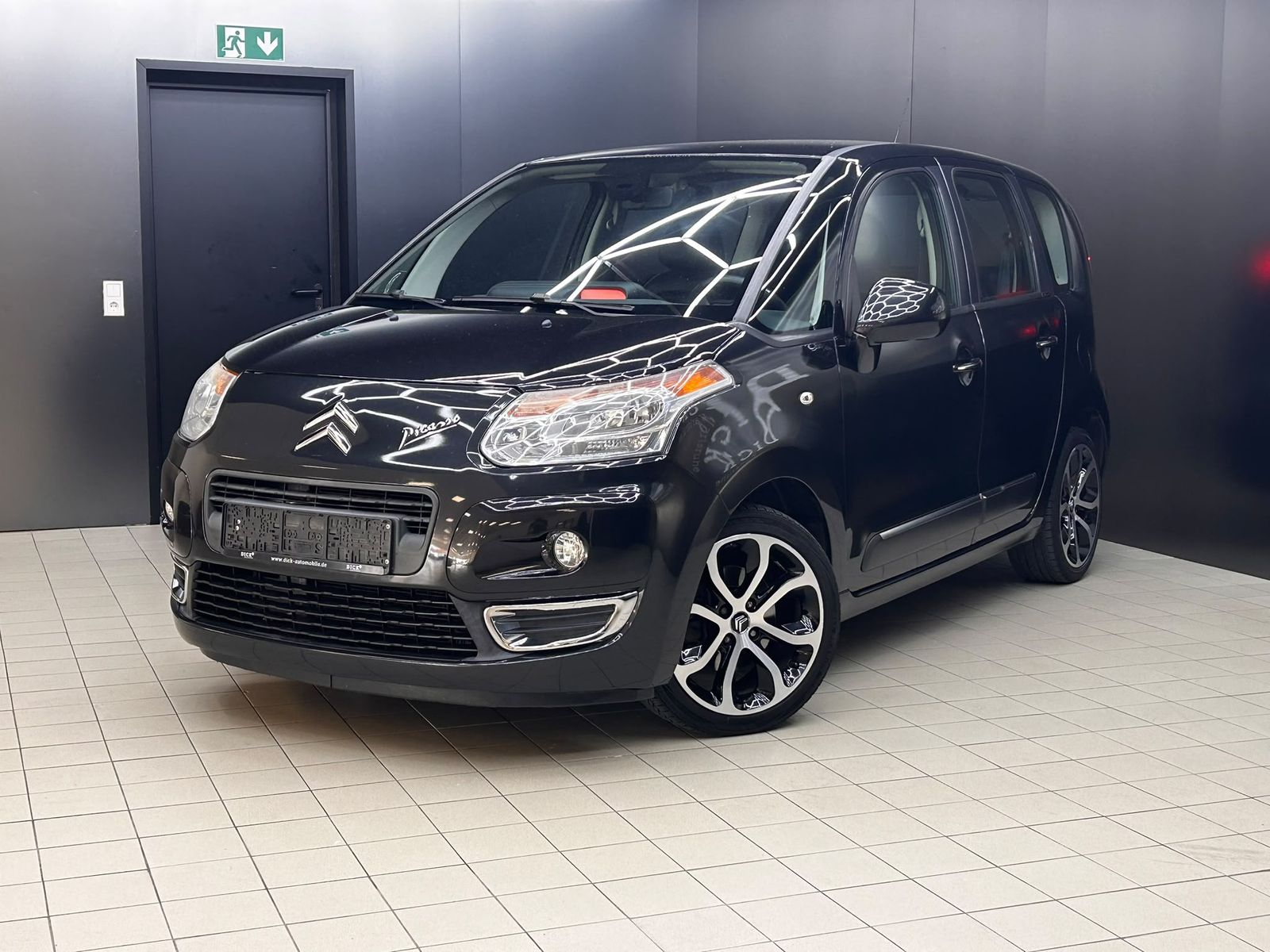 Fahrzeugabbildung Citroën C3 Picasso Exclus Black-Paket GEPFLEGT+NAVI+TÜV
