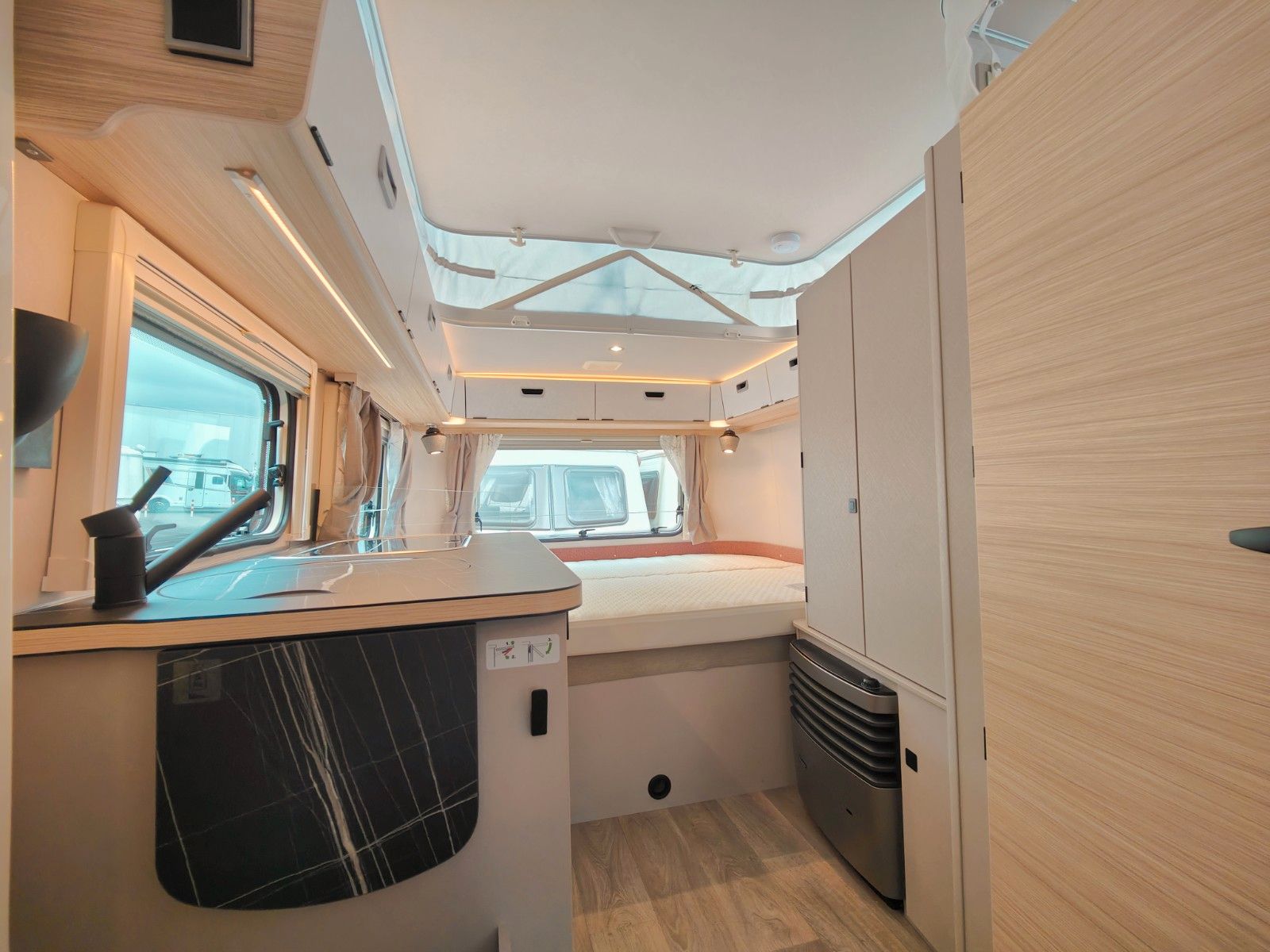 Fahrzeugabbildung HYMER / ERIBA / HYMERCAR Touring 530 Tango Red - JETZT 8.024€ SPAREN !!!