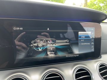 Fahrzeugabbildung Mercedes-Benz E 220d T 4Matic AMG*Standheizung*AmbientLight*