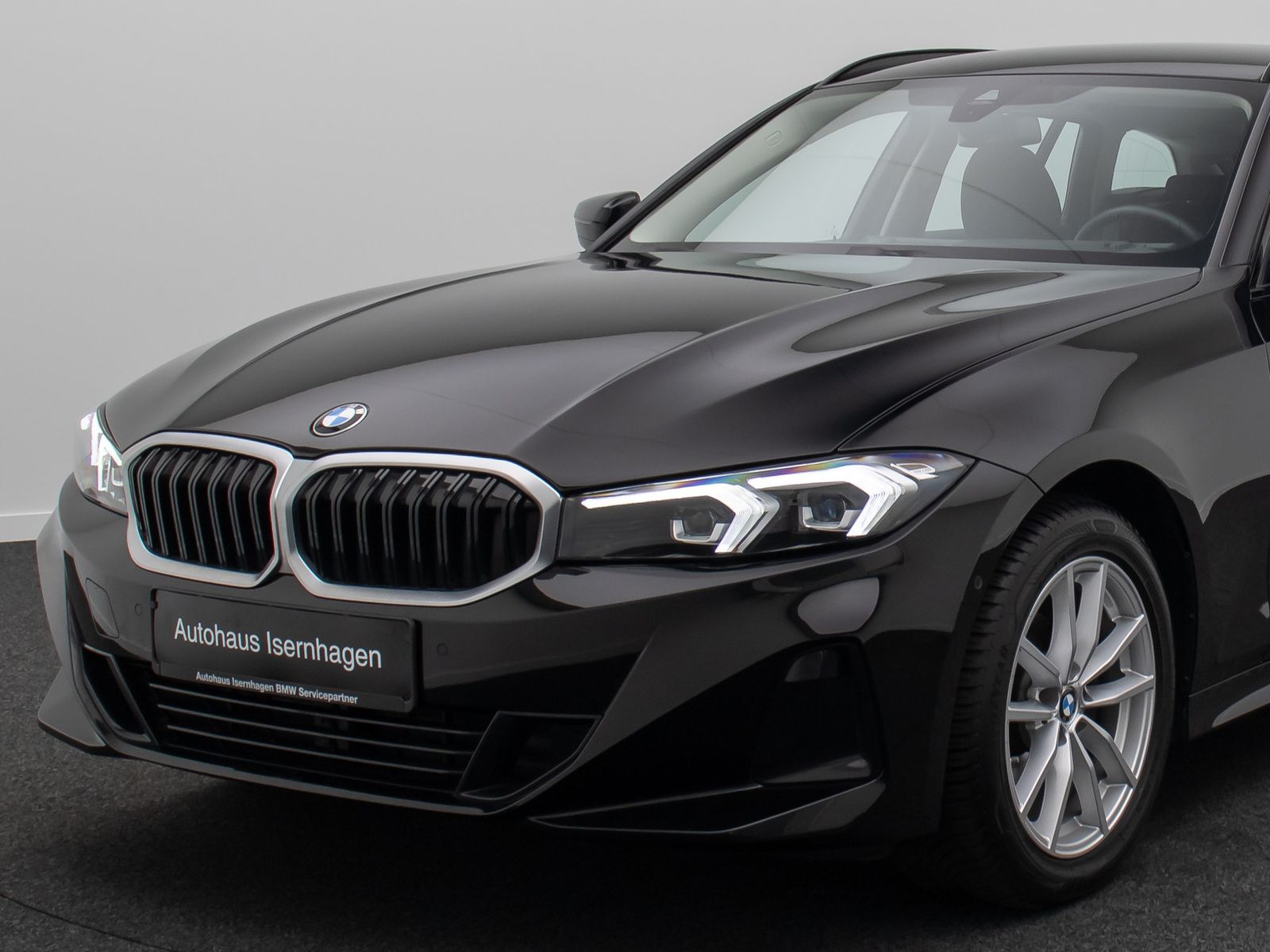 Fahrzeugabbildung BMW 318i GeschwindigReg HUD DAB Kamera LED Sport