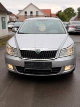 Skoda Octavia 1.8 TSI DSG Elegance Combi Elegance - Skoda Octavia aus 2011: Kombi