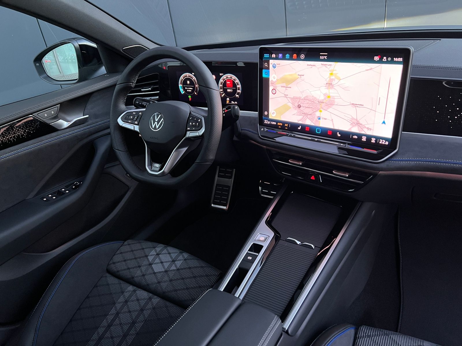 Fahrzeugabbildung Volkswagen Passat Variant R-Line 2.0 TDI DSG 4MOTION *AHK,