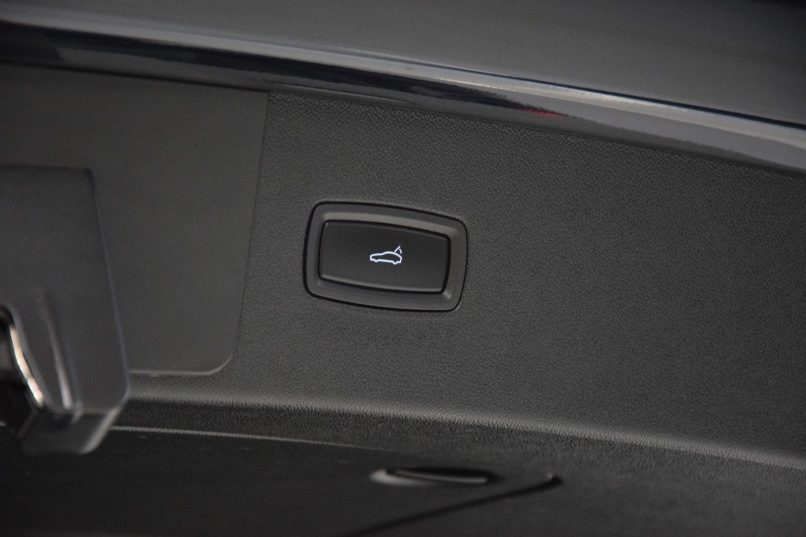 Fahrzeugabbildung Porsche Cayenne E-Hybrid Pano. ACC Matrix. Bose Approv.