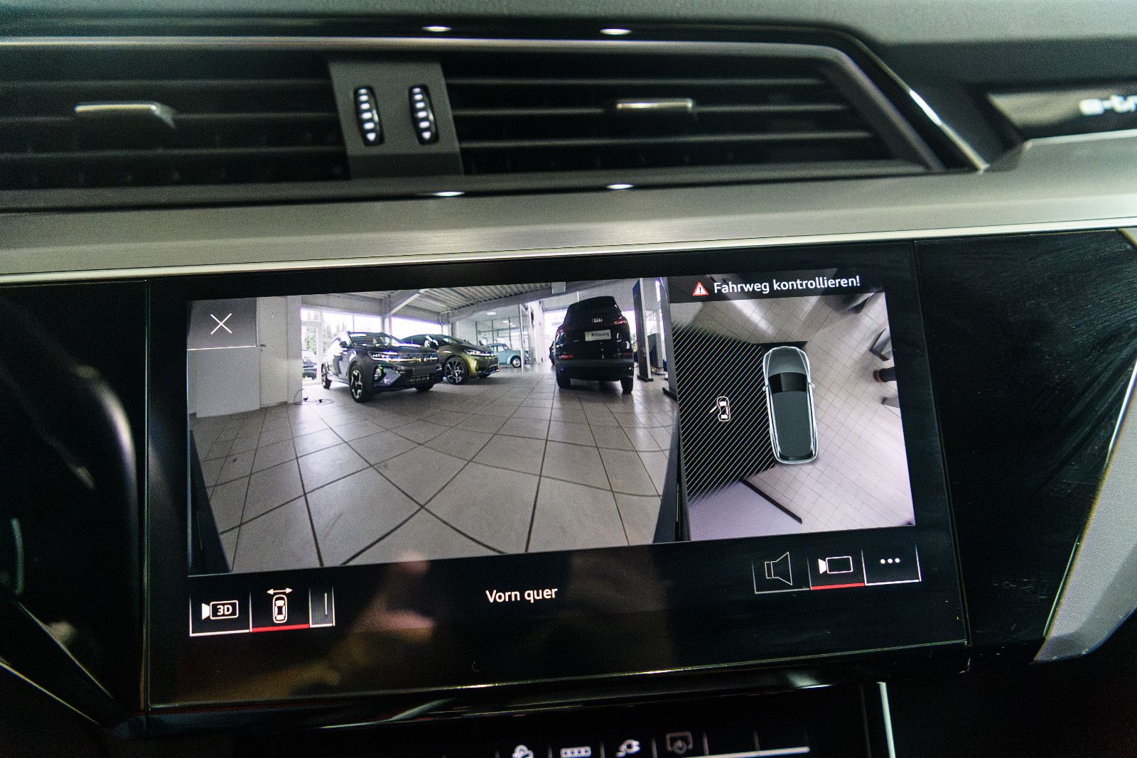 Fahrzeugabbildung Audi e-tron 55 quattro S line NAVI+LED+SZH