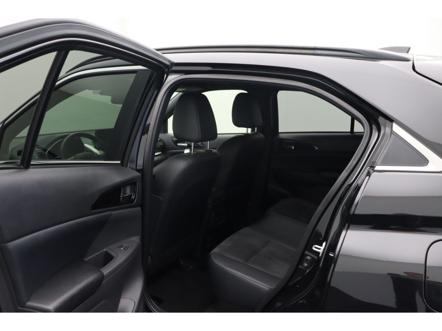 Fahrzeugabbildung Mitsubishi Eclipse Cross Plus Select Hybrid 4WD