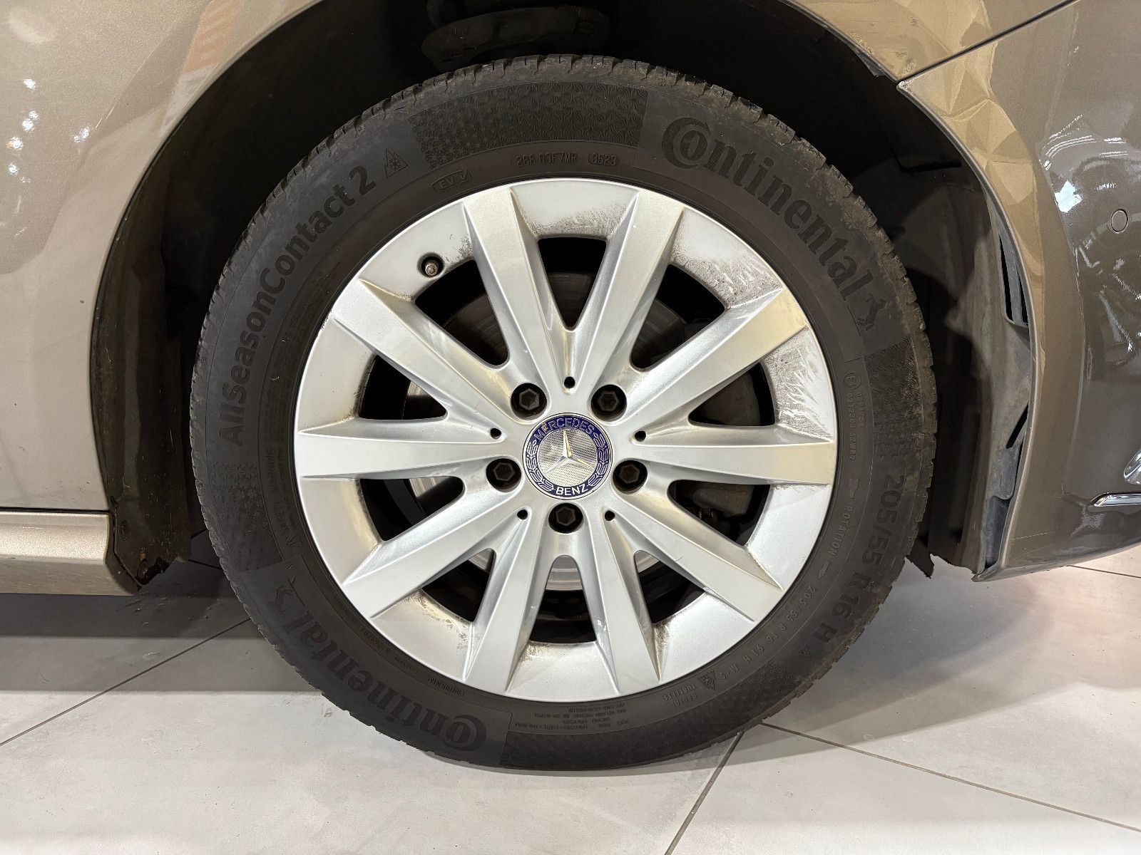 Fahrzeugabbildung Mercedes-Benz B 200/PANO/MEMORY/KLIMA/CAR-PLAY/2.HAND/KAMERA