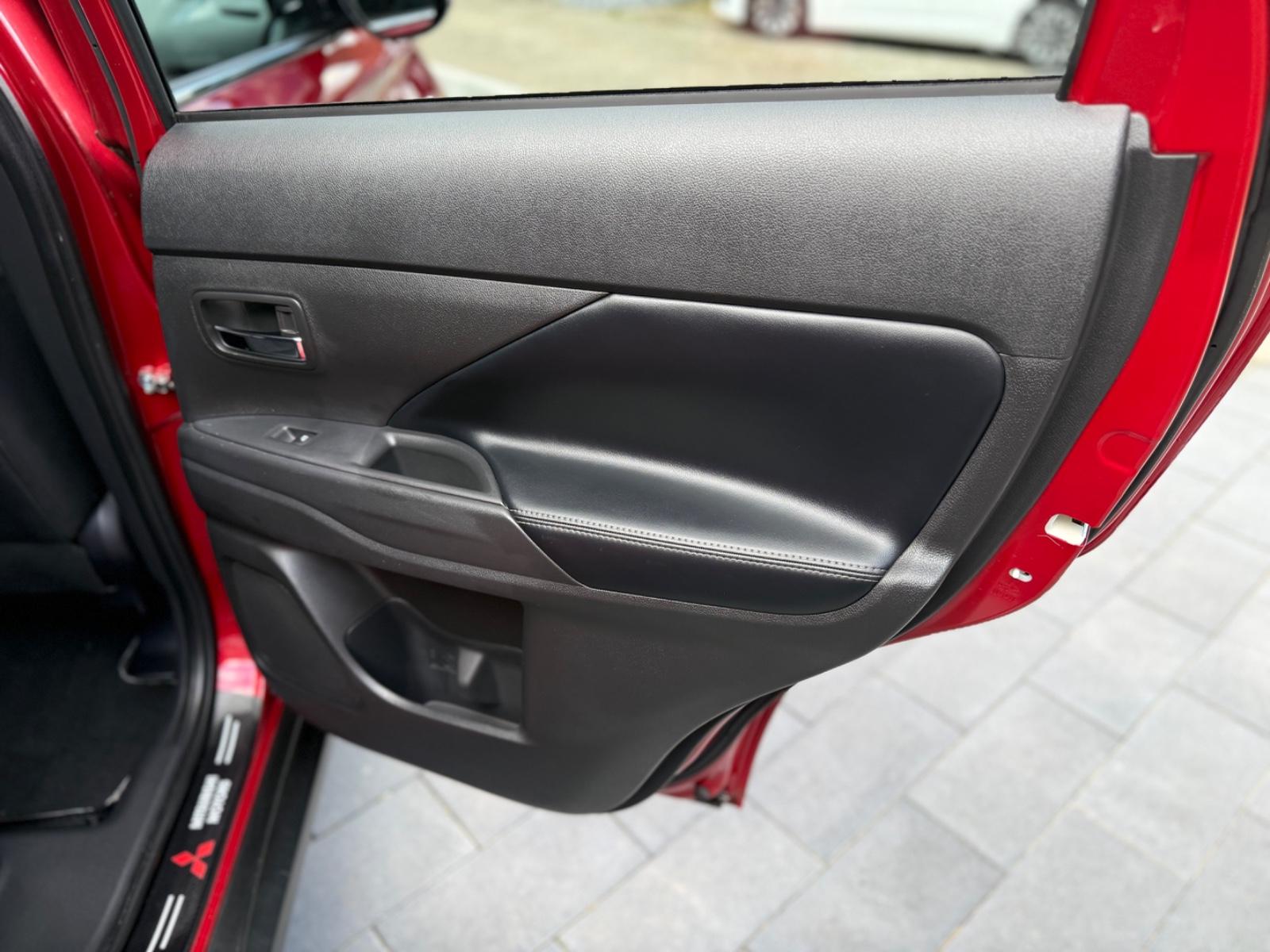 Mitsubishi Outlander 2.0CVT Active+ I LED I KAM I AHK